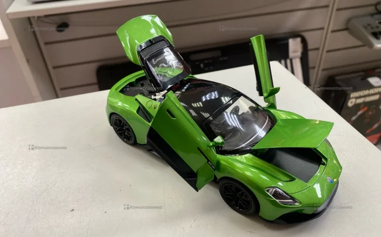 Модель автомобиля Maserati MC20 металл 1:24 с подвижными элементами и звуком