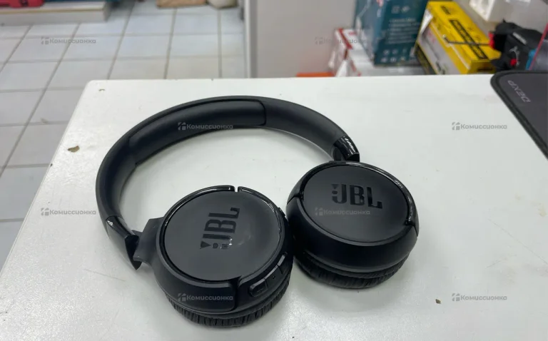 Наушники  JBL 520