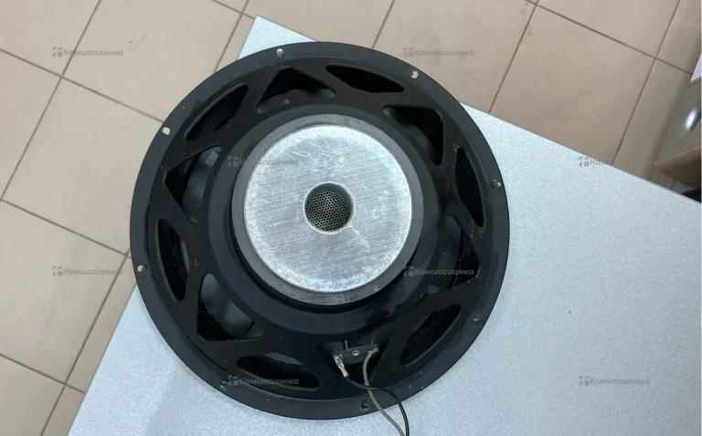 Сабвуфер  JBL 1000 Watts