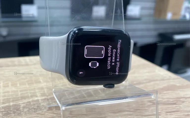 Часы  Apple Watch SE 44mm