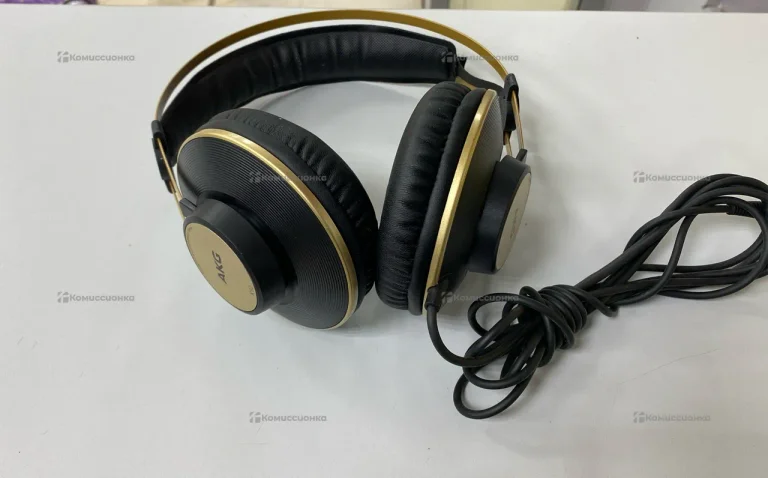 студийные наушники AKG K92