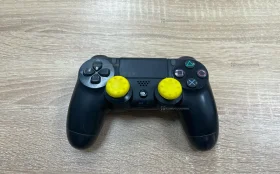 Джойстик для PS4.