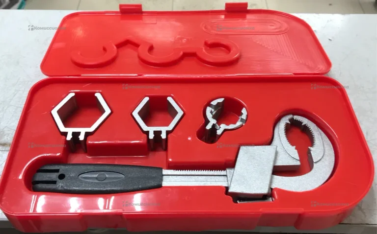 Многоцелевой гаечный ключ