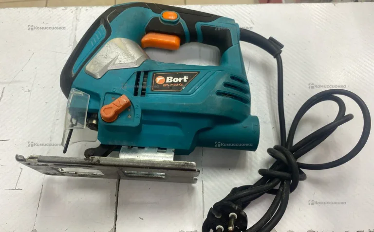 Электролобзик Bort BPS-710U-QL