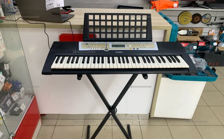 Синтезатор Yamaha PSR R200