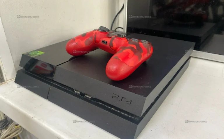 Приставка PS4. fat