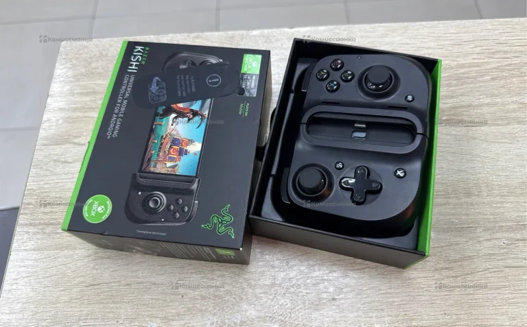 Джойстик геймпад Razer Kishi Xbox android