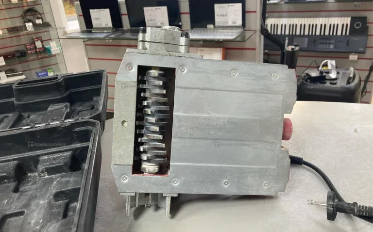 Рубанок для снятия обоев и штукатурки 1800w
