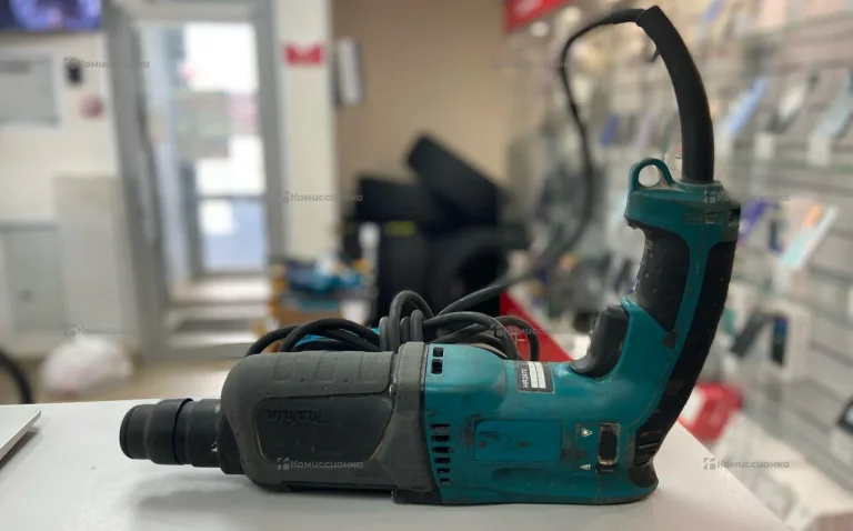 перфоратор Mikita HR2470