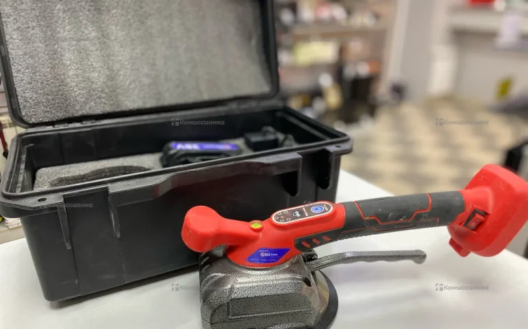 Виброприсоска для укладки плитки с 2 аккумуляторам