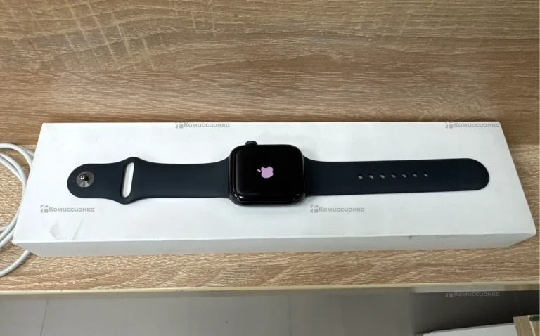 Часы  Apple Watch SE 44mm 1st gen