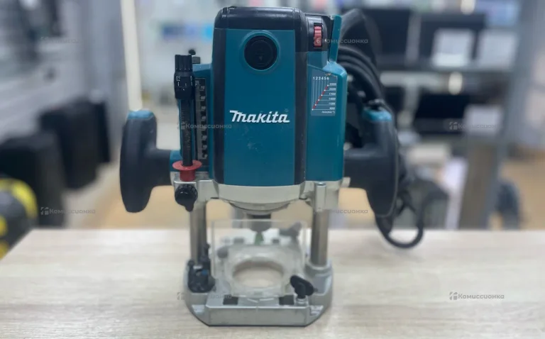Фрезер makita RP2301FC