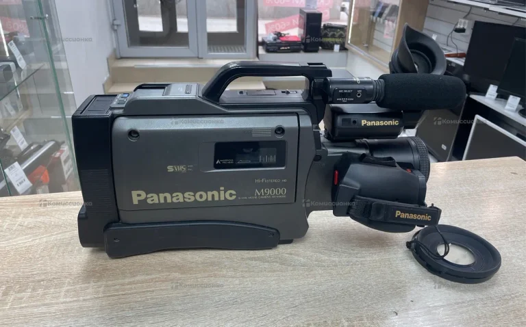 Видеокамера Panasonic M9000