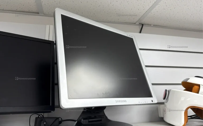 Монитор Samsung SyncMaster 961Bf