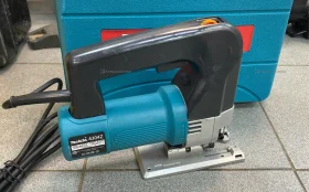 Лобзик Makita сетевой 4304Z