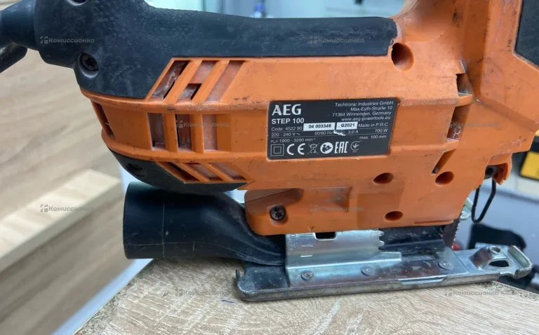 Электролобзик STEP 100X 700 Вт