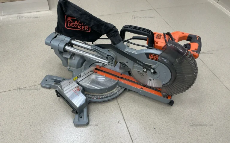 торцовочная пила BLACK+DECKER BES700-QS