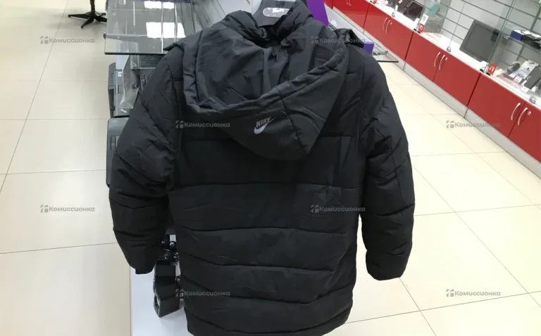 Куртка Nike S