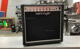 Комбоусилитель Behringer HA-40R