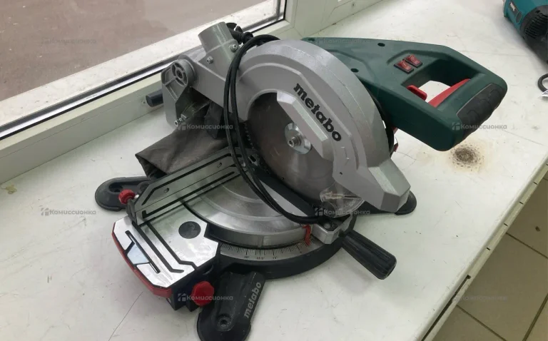 Торцовочная пила metabo KS 216 M Lasercut