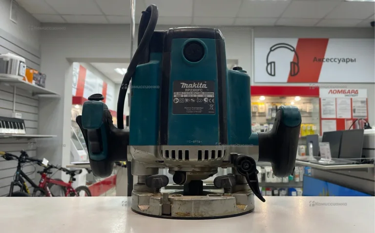 Фрезер makita RP2300FC