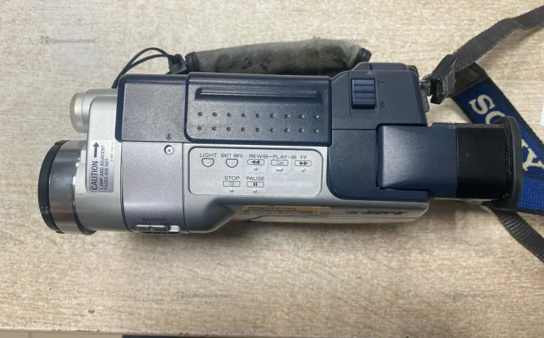 Видеокамера  Sony CCD-TRV218E