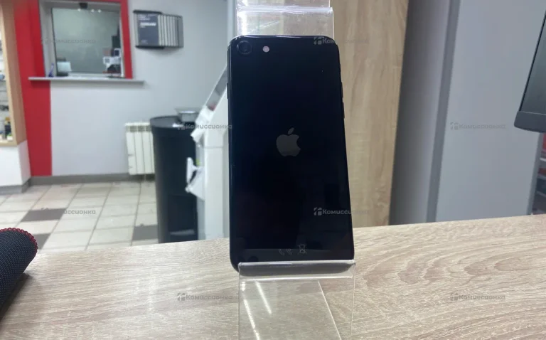 Apple iPhone SE (2020) 3/64 ГБ