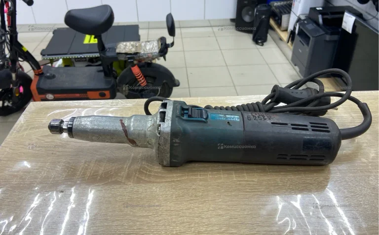 Прямая шлифмашина makita GD0800C