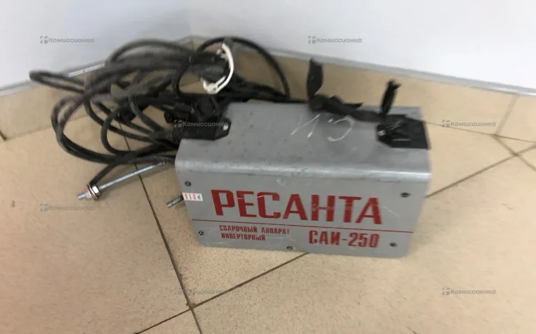 Сварочный аппарат РЕСАНТА САИ-250 (с проводами)