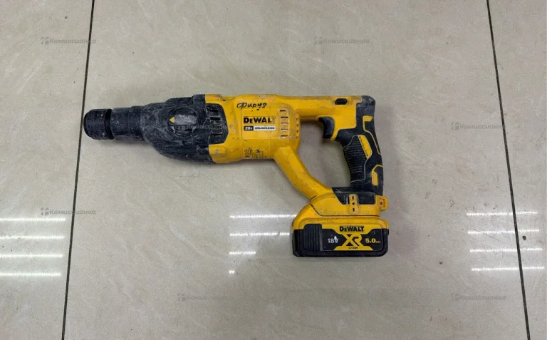 перфоратор аккумуляторный Dewalt DCH133