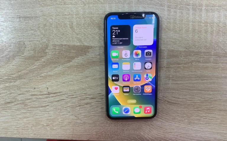 Apple iPhone X 3/64 ГБ Пароль 1736
