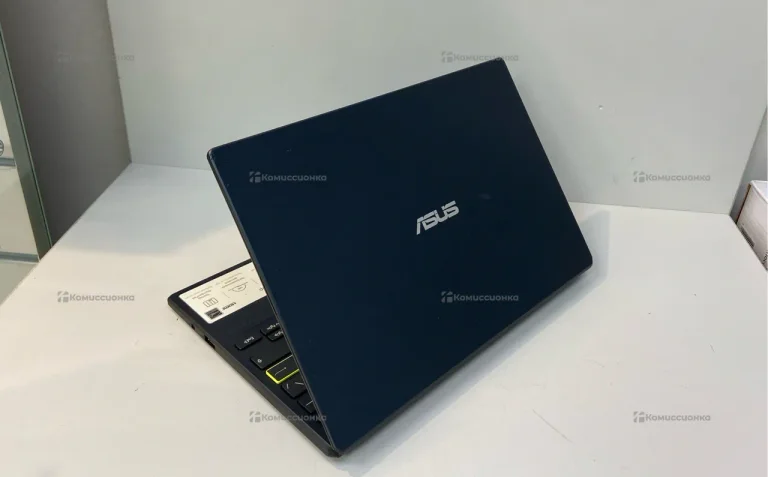 Ноутбук ASUS E210M