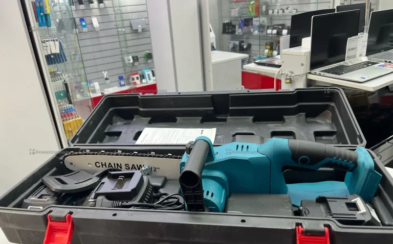 Цепная пила аккумуляторная бесщеточная Makita(сини