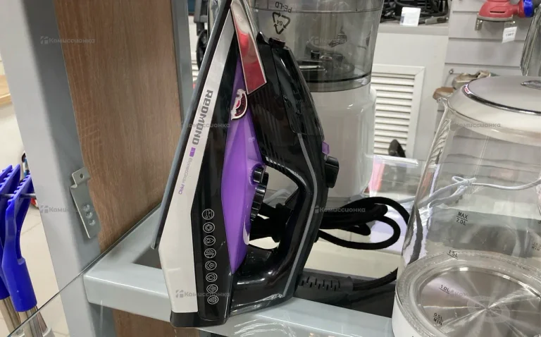 Утюг Redmond RL-C260