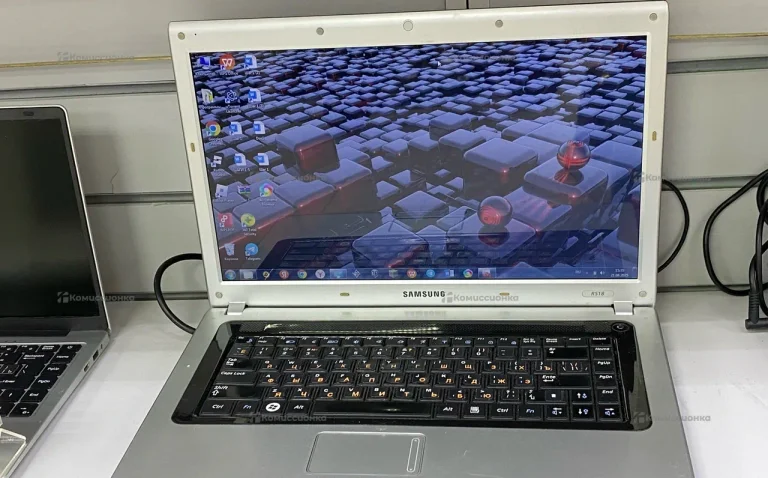 Ноутбук  Samsung R518