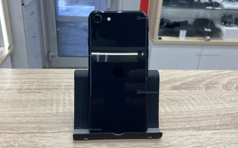 Apple iPhone SE (2020) 3/128 ГБ