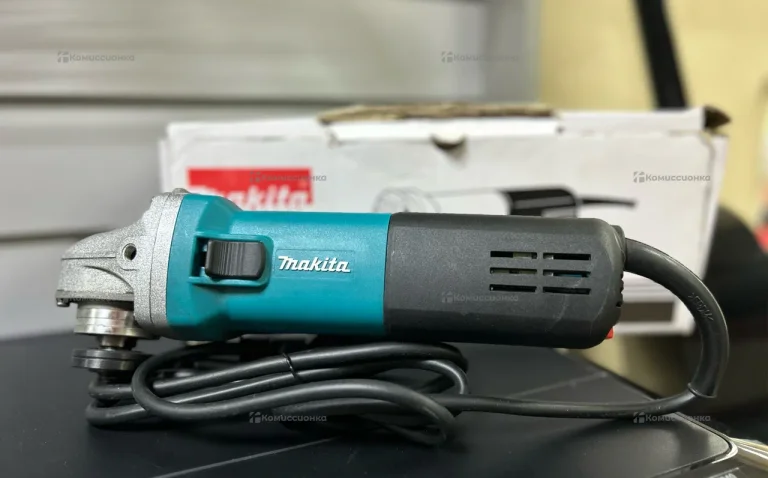 УШМ Makita 9558HN.