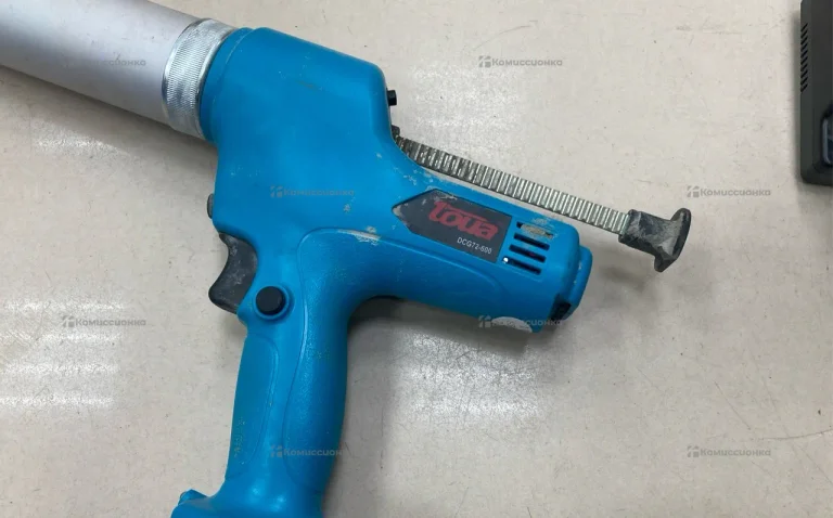 Аккумуляторный пистолет для герметика DCG72-600