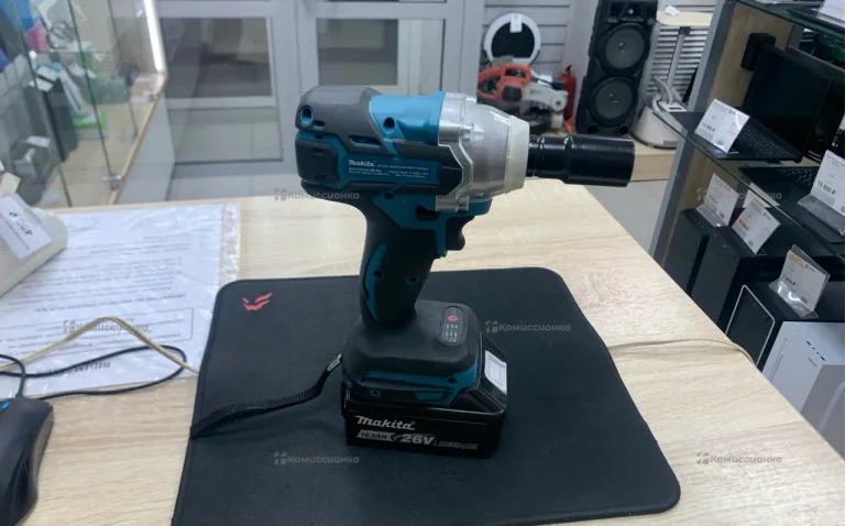 Аккумуляторный гайковерт makita