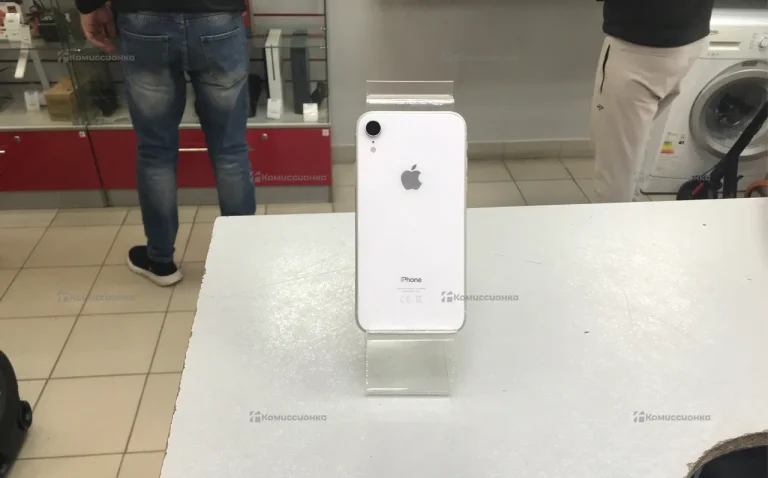 Apple iPhone XR 3/128 ГБ