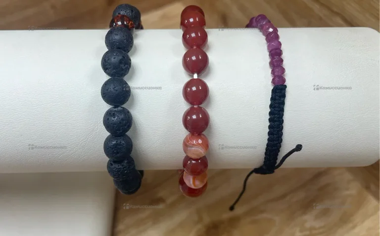 Набор браслетов из натуральных камней (красный)