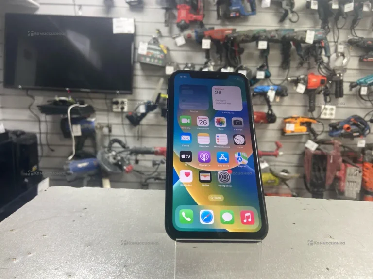 Apple iPhone XR 64ГБ.