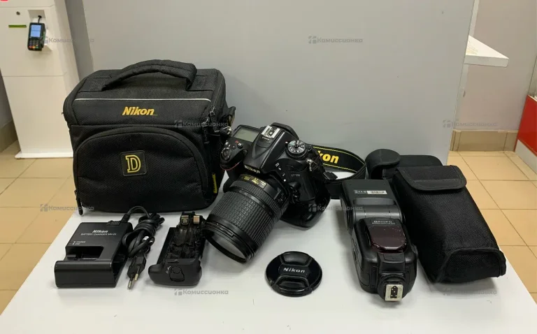 Фотоаппарат Nikon D7100 + Вспышка