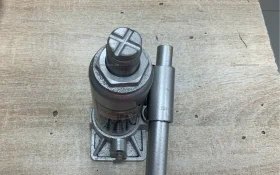 Купить домкрат б/у , в Москва и область Цена:590рублей