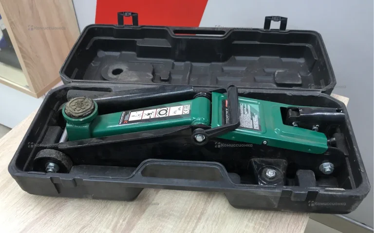 Домкрат подкатной 3 т Rockforce T83000F