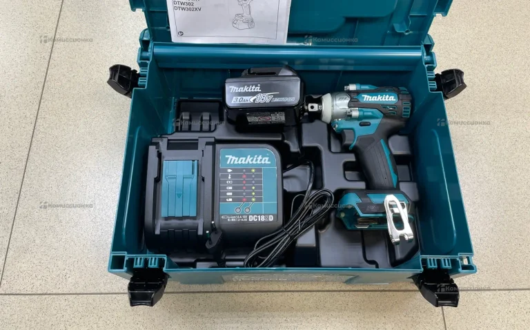 Аккумуляторный ударный гайковерт DTW300RTJ