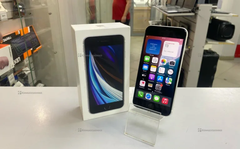 Apple iPhone SE (2020) 3/64 ГБ