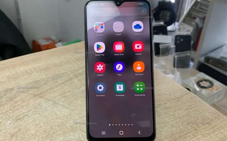 Samsung Galaxy A20 3/32 ГБ