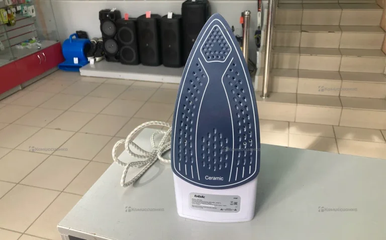 Утюг bbk ISE-2402