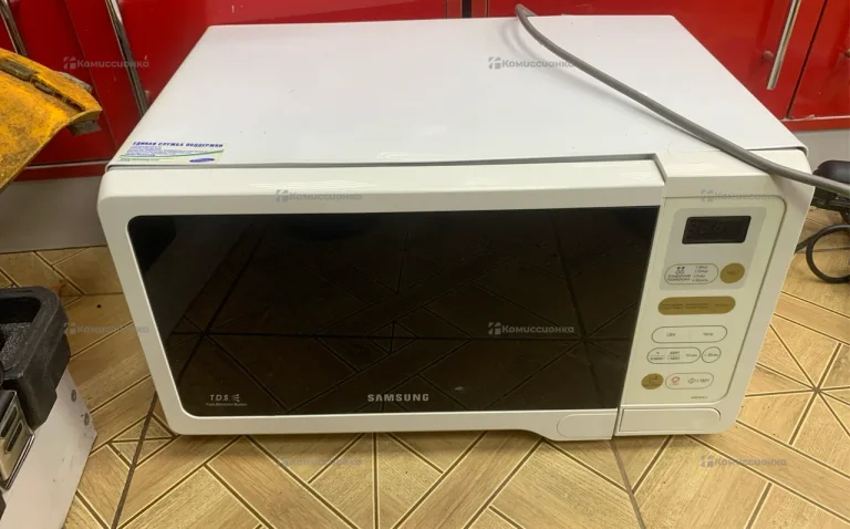 Микроволновая печь  sumsung mw73er-1